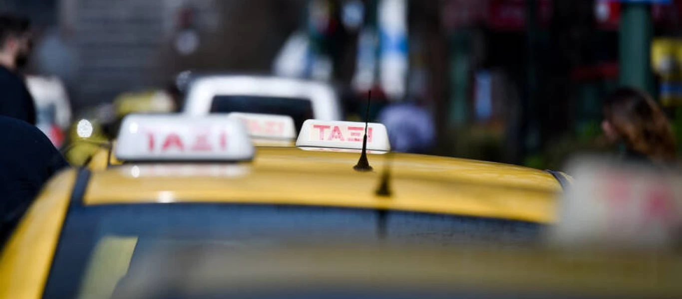 Δίκη κακοποιημένου οδηγού ταξί: Ξέσπασε σε κλάματα - «Ο ιατροδικαστής μου ανακοίνωσε πως παραβιάστηκα - Είμαι straight»